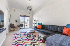 Harbourfront Art Deco Hall - Sought-after in Sydney, Sydney